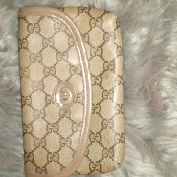 Chic Gucci clutch from the '70s